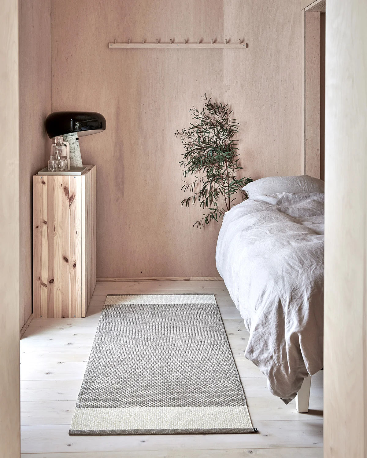 Pappelina EDIT Kleiner Teppich – Mud 60 x 85 cm