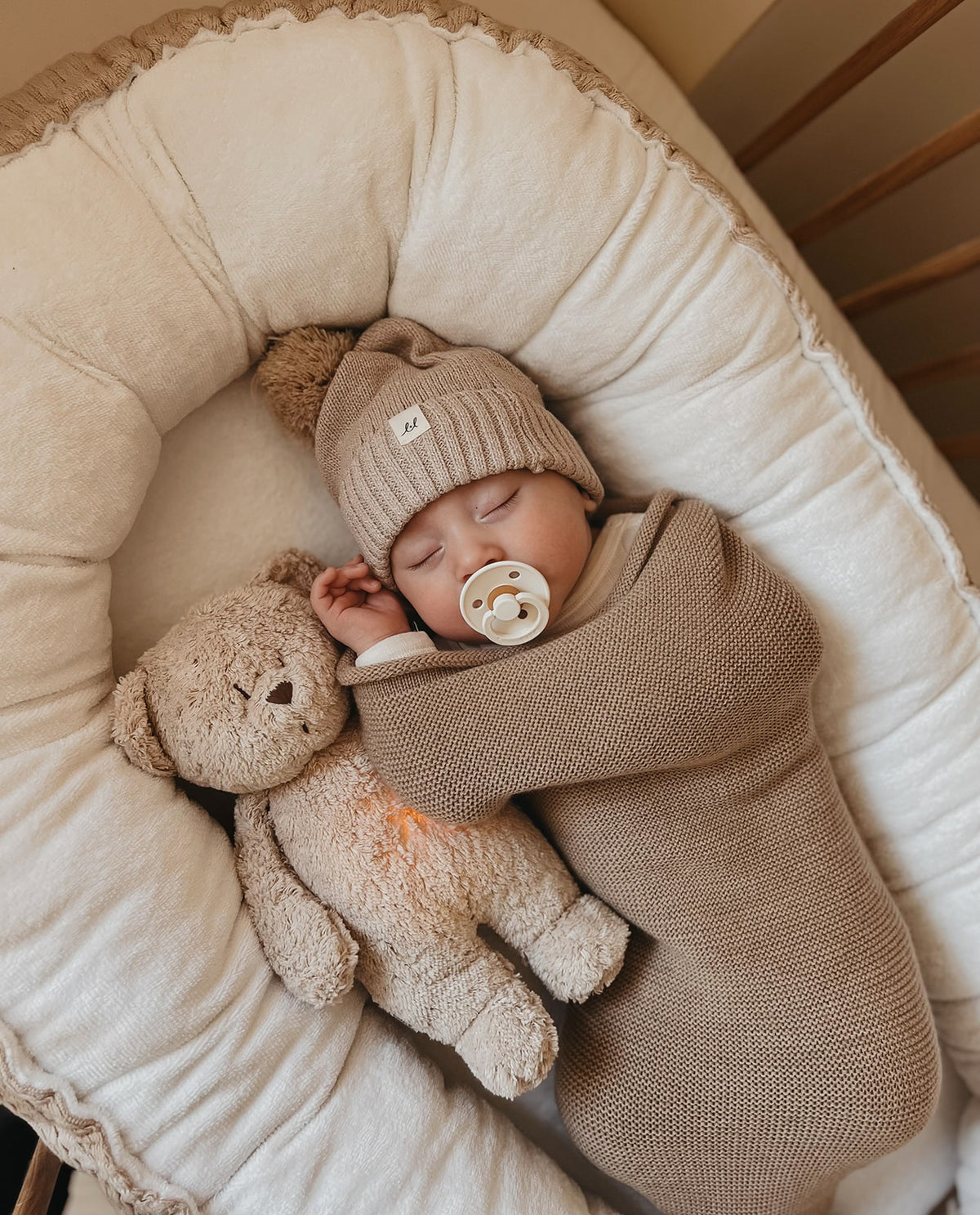 MOONIE 2.0 Organic – Einschlafbär Sand