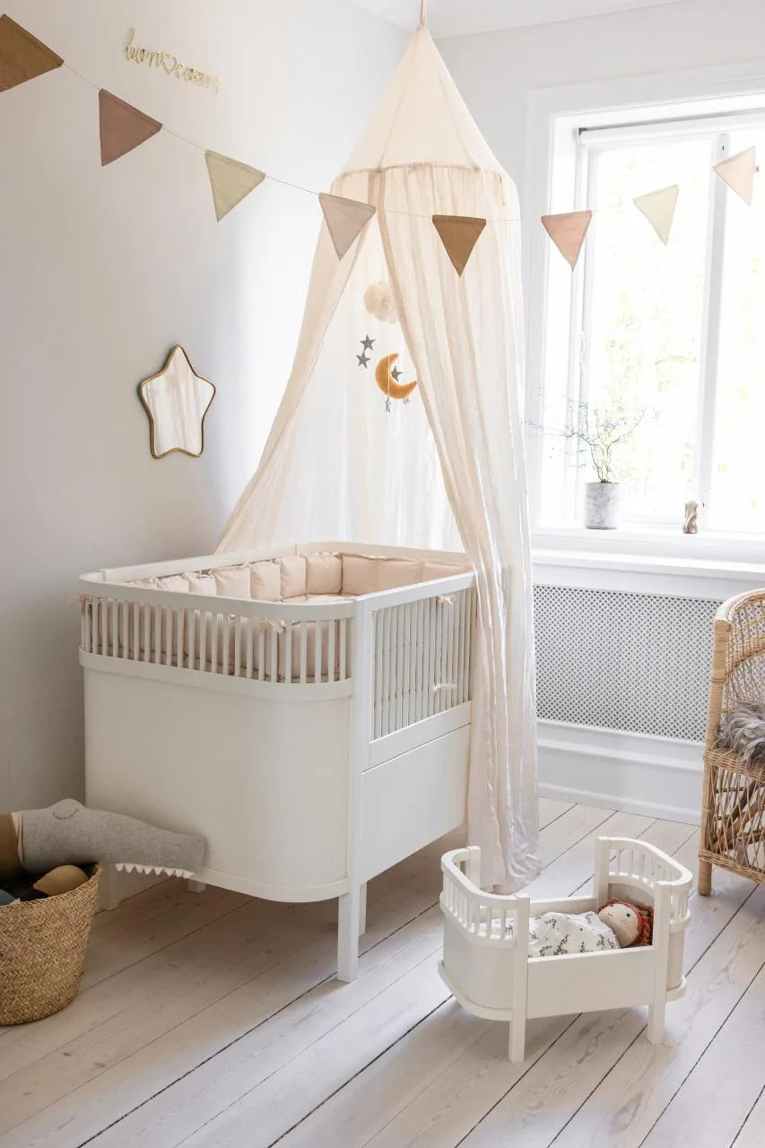 Doll bed, white