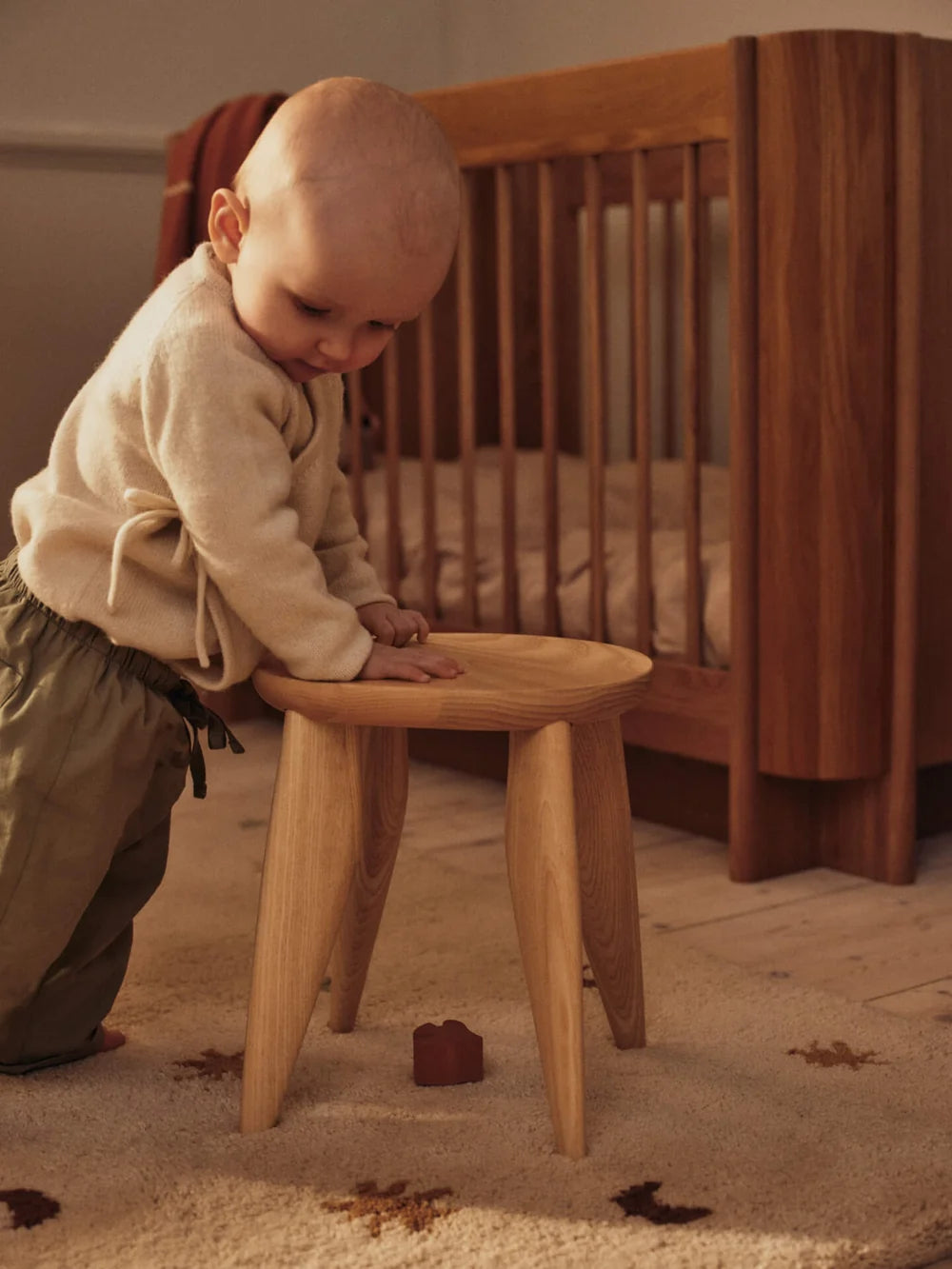 Ferm Living - Feve Kids Stool Kinderhocker aus Eschenholz Natural Ash