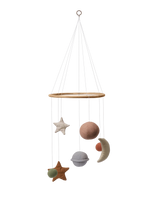 Skye Mobile von Ferm Living – Krippenmobile mit Mond, Sternen und Planeten aus Bio-Baumwolle