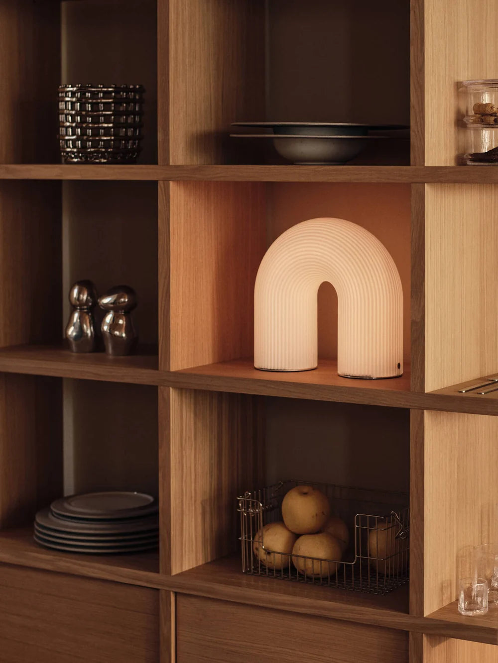 Vuelta table lamp