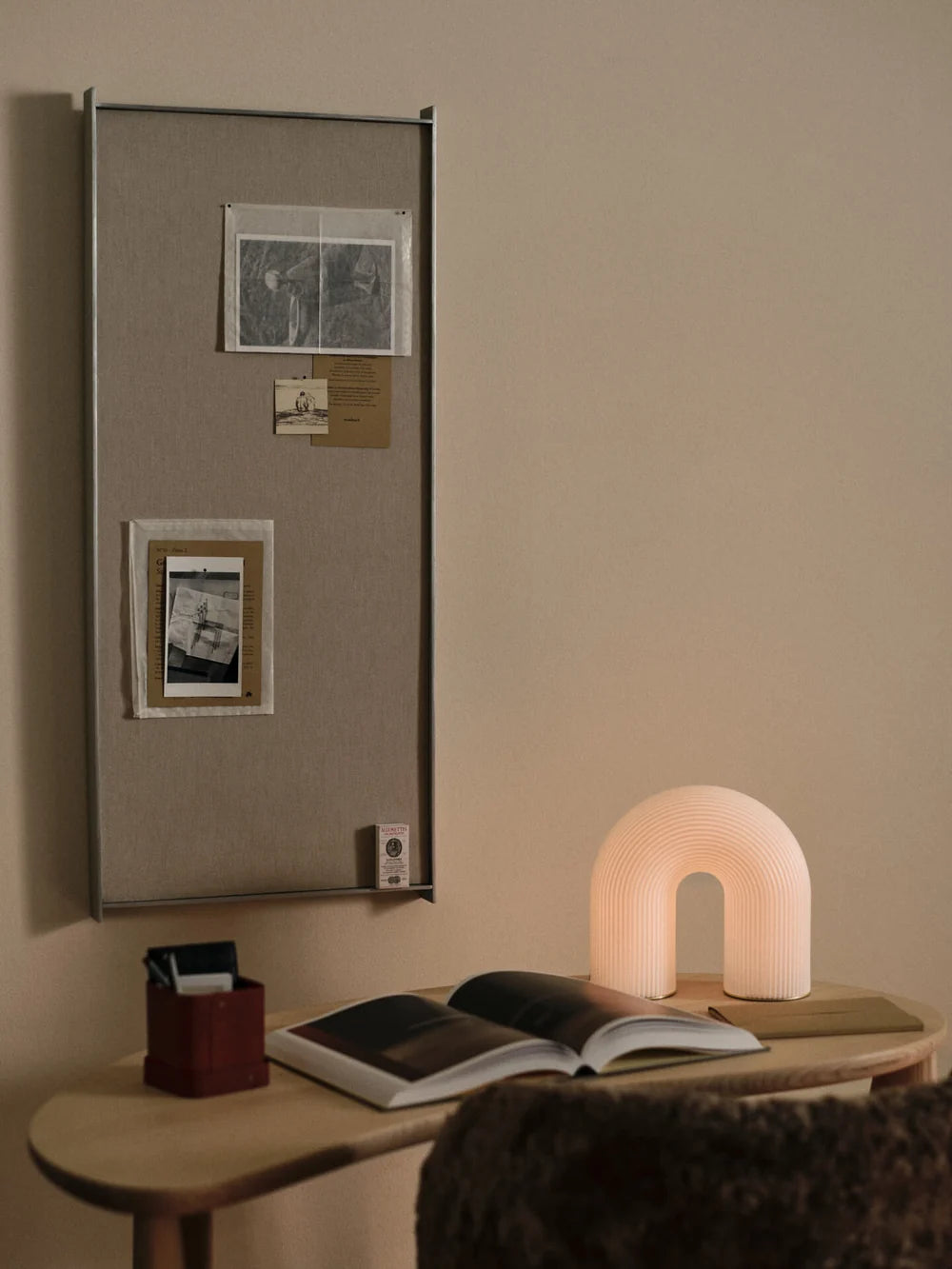 Vuelta table lamp