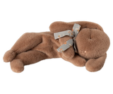 Maileg - Schlafender Plüsch Hase, Klein - Weiches Braun