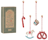 Maileg Metallornament Geschenkset Peter's Christmas – Rot/Blau