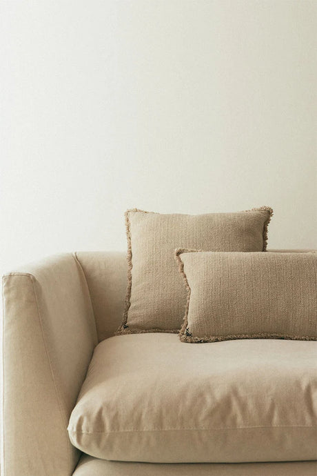 Lorena Canals Handgewebtes Baumwollkissen – Natural / Beige, 30 × 50 cm