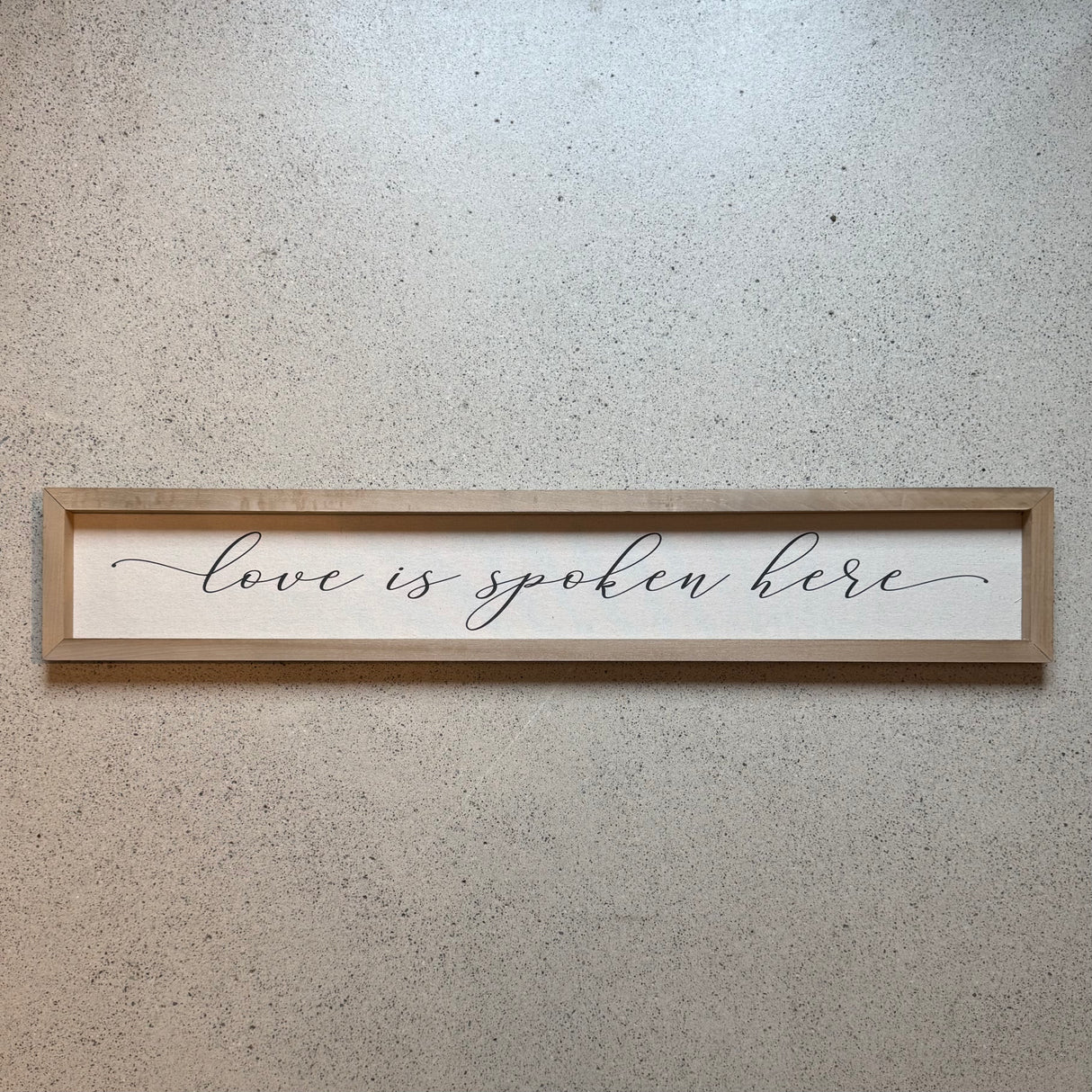 Everyday Signs – Extra breite Leinenschilder im Eichenholzrahmen (104 x 18 cm)