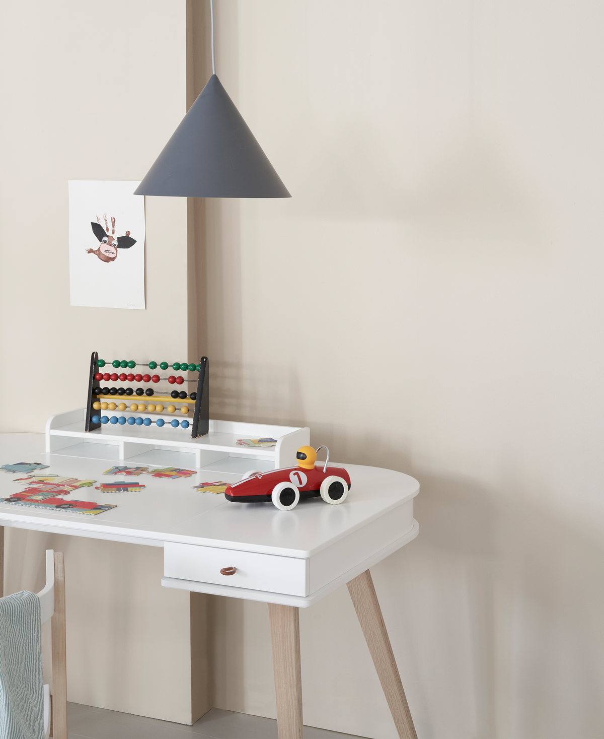 Oliver Furniture Wood Schreibtisch 66 cm & Armlehnstuhl