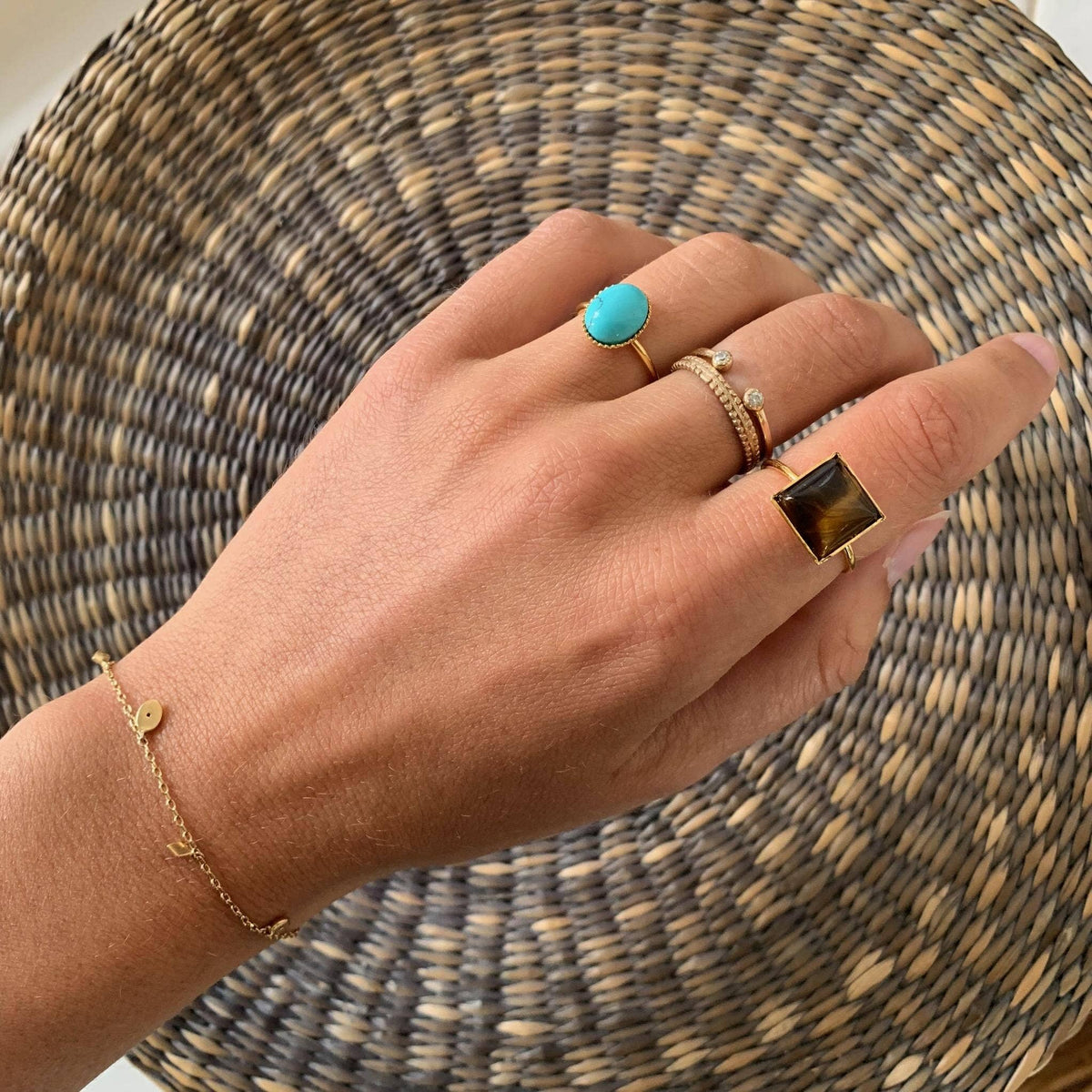 Victoire Collection Damenring mit weißem Perlmutt – Vergoldet
