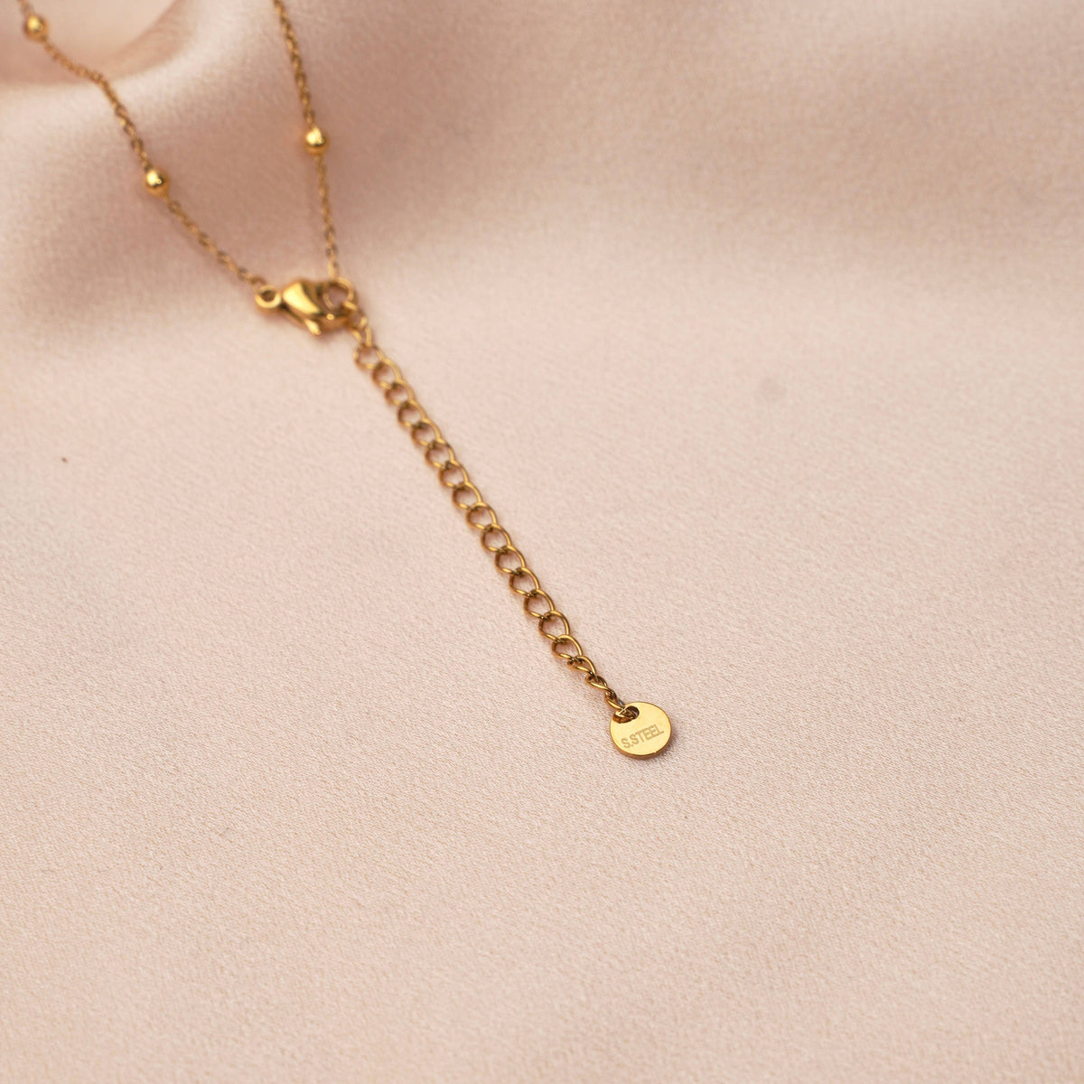 Victoire Collection Halskette mit rundem Anhänger – Edelstahl