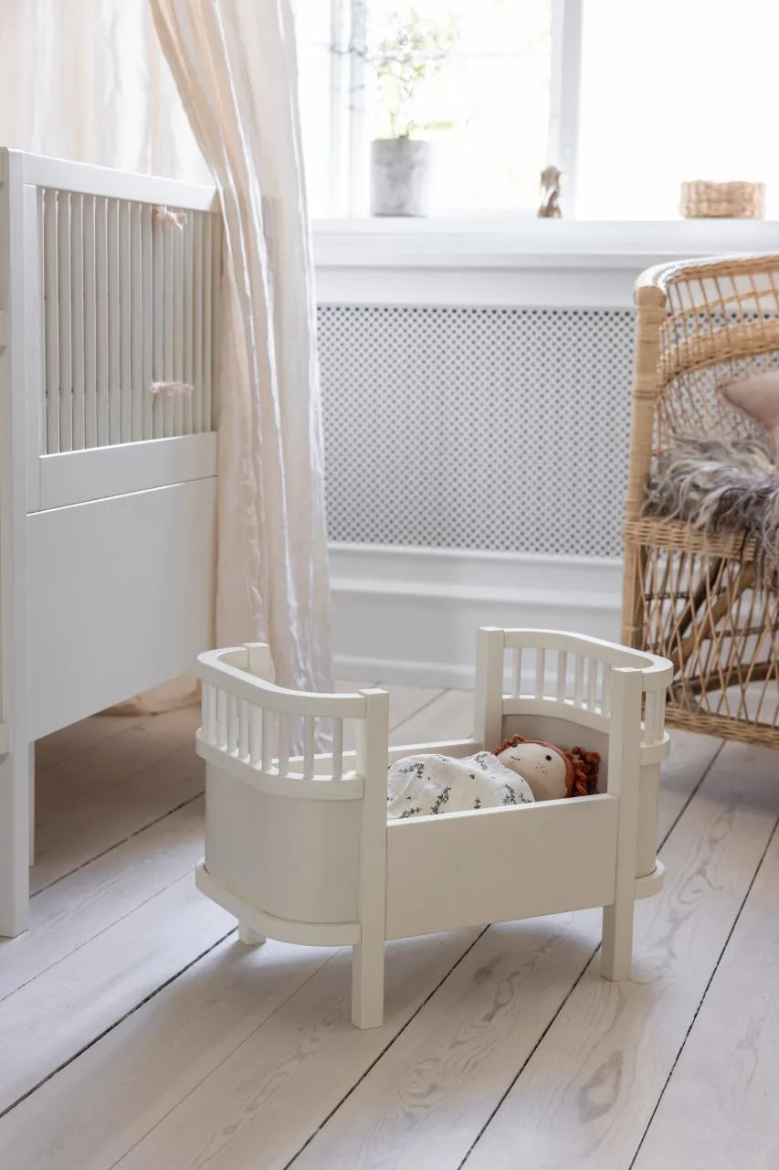 Doll bed, white