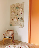 Dear April Halo Adventskalender Wandbehang – Bio-Baumwolle, 80 × 110 cm