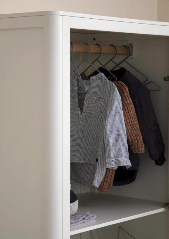 Sebra Kleiderschrank eintürig weiss